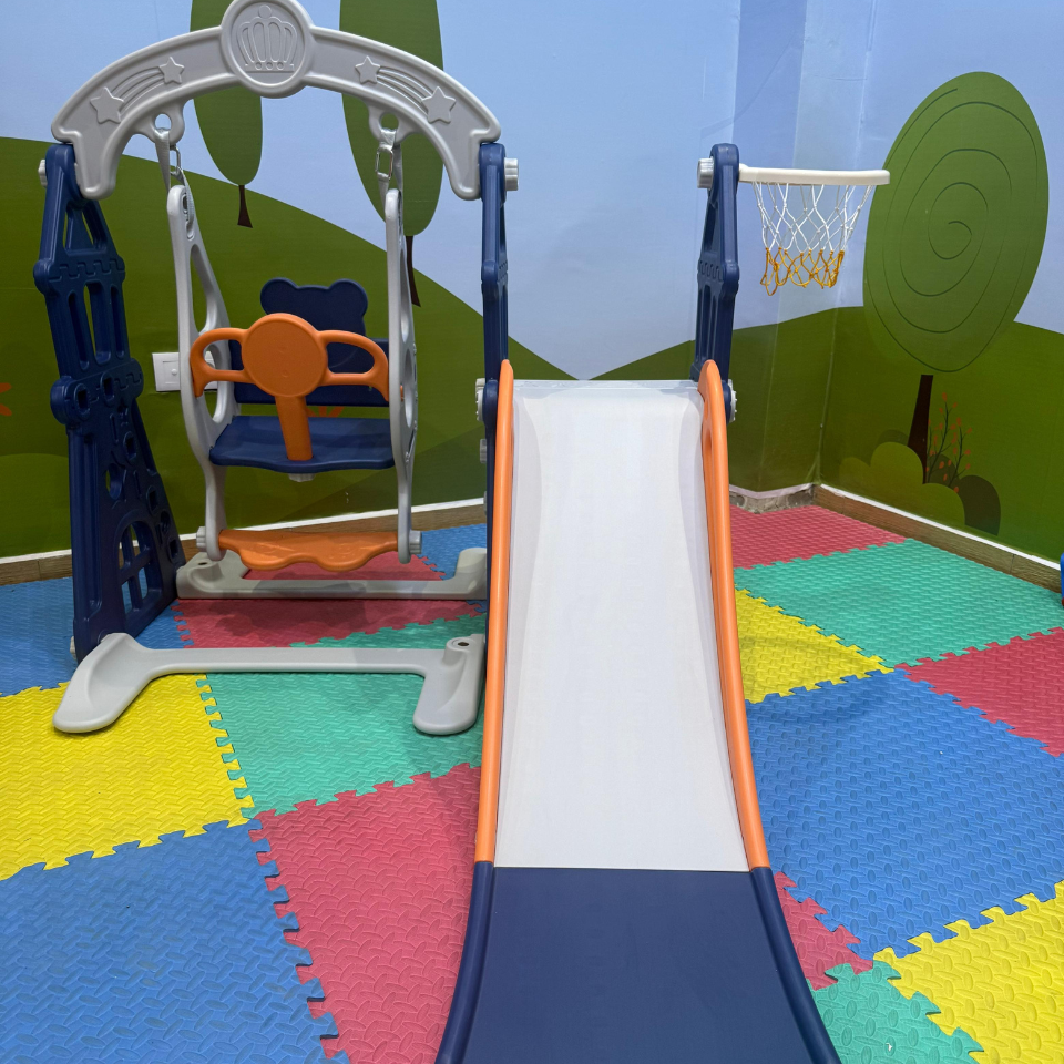 Aire de jeux 5 en 1 avec toboggan et balançoire