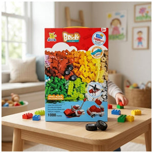 Enfant jouant avec les briques de construction posées sur une table