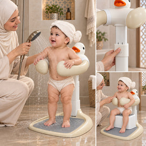 Les usages du support de douche canard : bébé debout dans l'arceau, bouton de réglage de hauteur et assise ajoutée pour s'asseoir