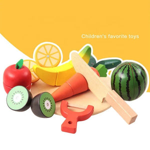 Détail des fruits en bois : pomme, orange, banane, pastèque, carotte, concombre et kiwis