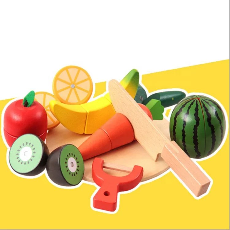 8 fruits et légumes en bois à découper avec planche, couteau et éplucheur