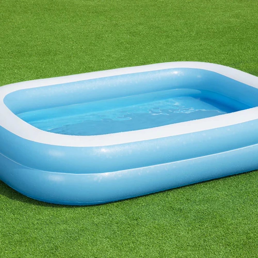 Piscine gonflable Bestway rectangulaire dans le jardin