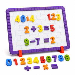 Tableau magnétique Quercetti avec les chiffres 0 à 9 et les symboles de calcul aimantés