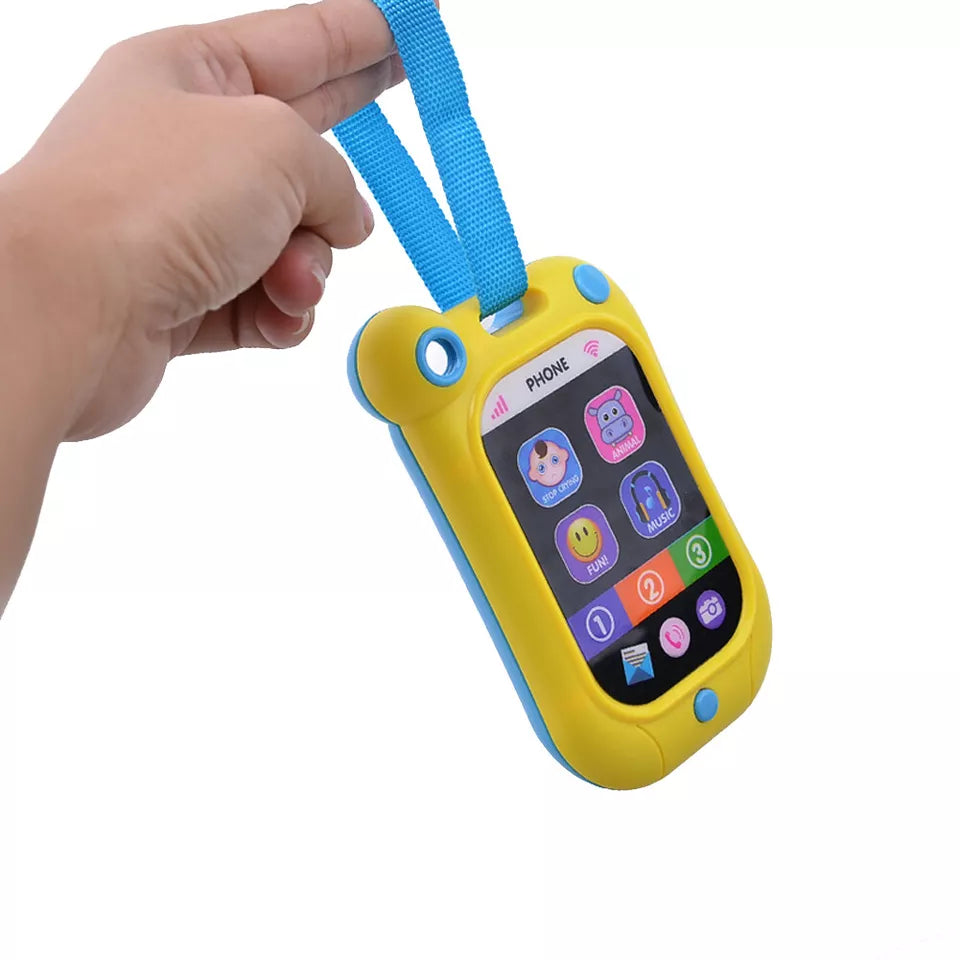 Smartphone d'éveil HUANGER jaune tenu par sa sangle bleue, écran à icônes Stop Crying, Animal, Fun et Music
