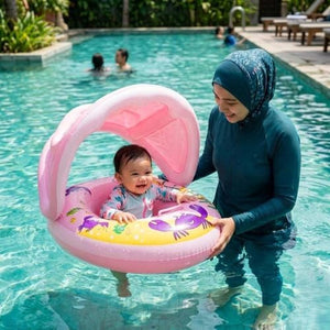 Bébé dans la bouée SunnyFloat rose avec sa maman