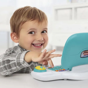 Enfant jouant avec l'ordinateur portable éducatif Winfun