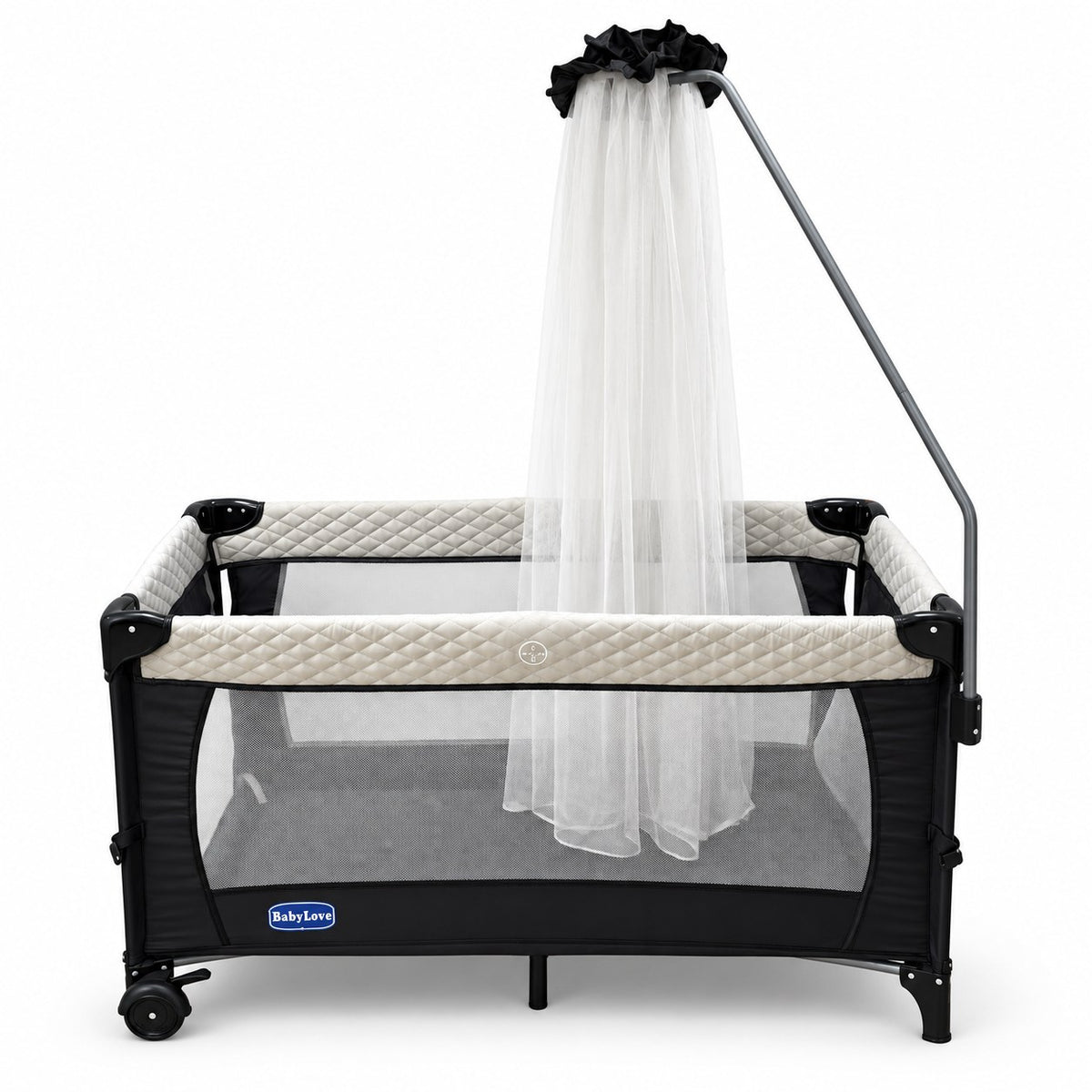 Lit parapluie BabyLove crème et noir vu de face : bandeaux matelassés, parois en filet respirant et ciel de lit en tulle