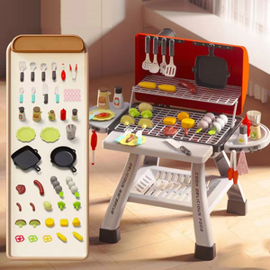 Barbecue enfant et l'ensemble de ses 41 pièces : ustensiles, poêles, viandes et légumes
