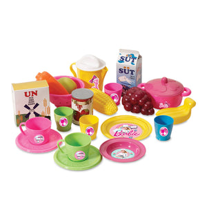 Accessoires inclus : lait, farine, confiture, maïs, banane, raisin, casserole, théière et vaisselle