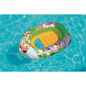 Bateau gonflable Mickey flottant dans une piscine, corde de remorquage blanche visible
