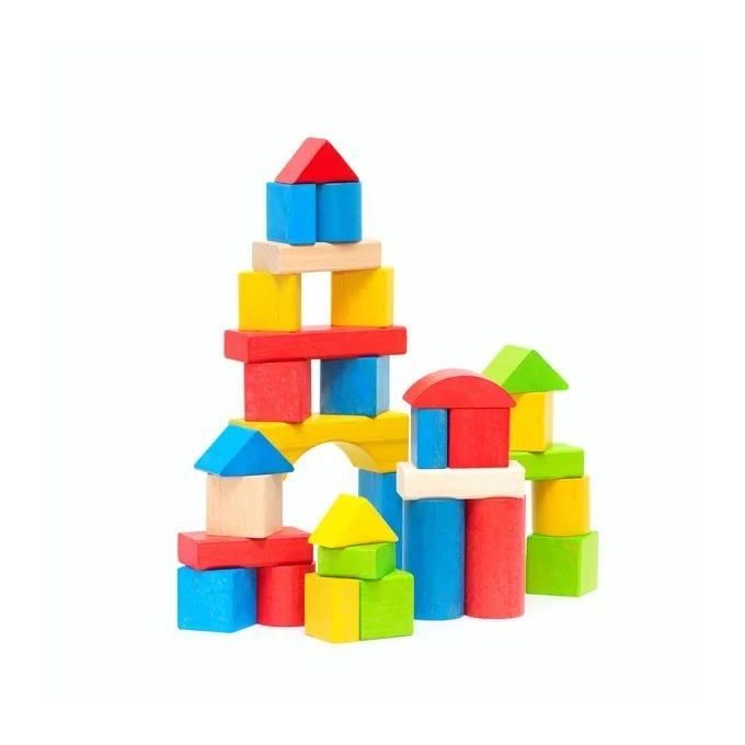 Blocs de construction en bois naturel : formes géométriques variées et couleurs