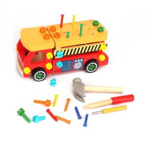 Camion en bois à visser monté, avec toit perforé, boulons colorés et outils