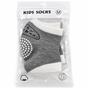 Chaussettes enfant grises et écru en sachet, picots antidérapants blancs sous le pied, taille M