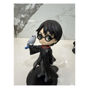 Figurine chibi de Harry Potter avec sa chouette blanche sur le bras