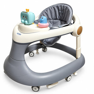 Trotteur bébé gris et blanc vu de trois quarts : châssis large à roulettes, siège rembourré et tablette de jeu