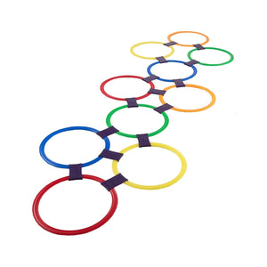Parcours de marelle Twister Hopscotch monté avec cerceaux rouges, bleus, verts et jaunes