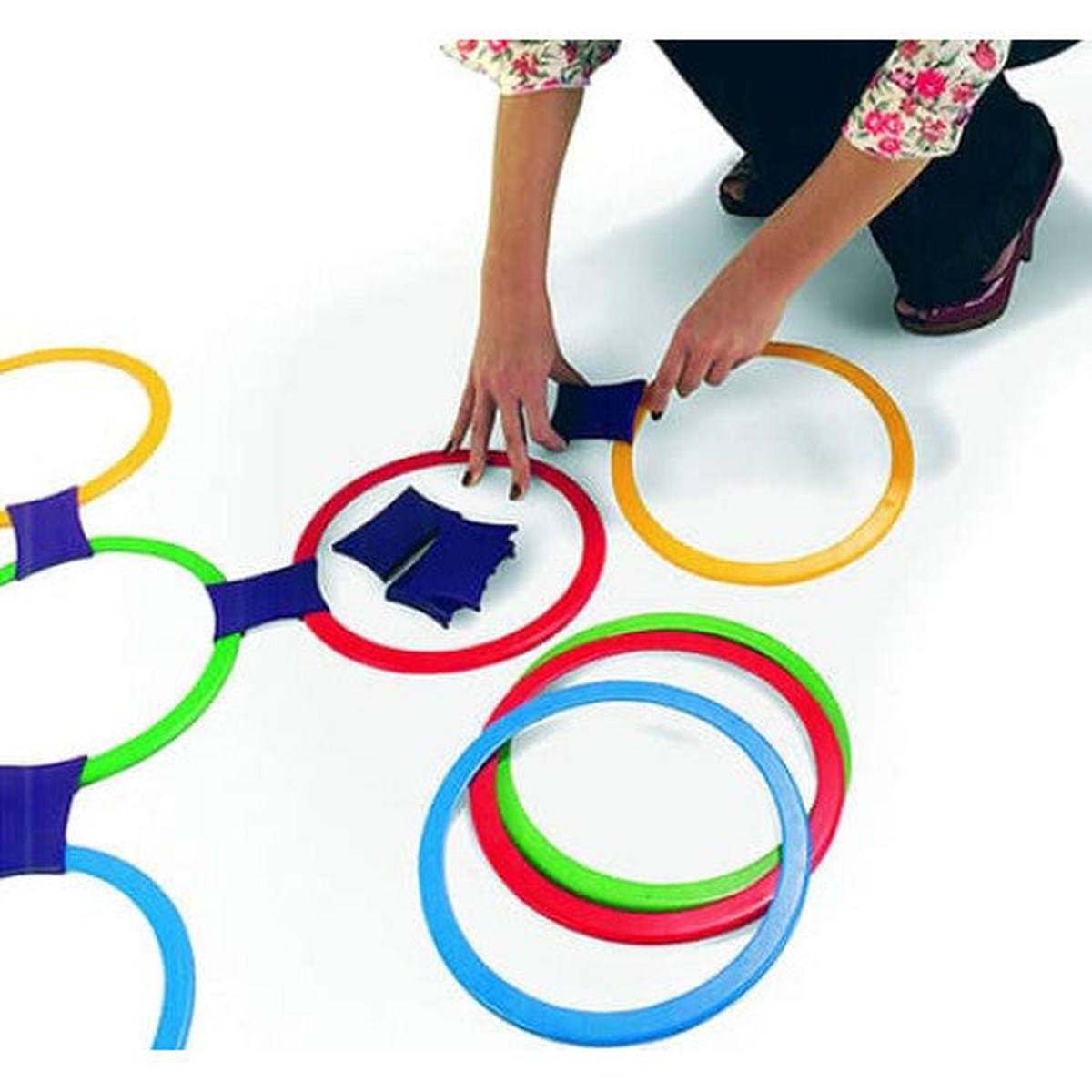 Assemblage des cerceaux Twister Hopscotch avec les connecteurs violets