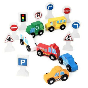 Set de 6 véhicules en bois et 9 panneaux de signalisation : pompiers, ambulance, police, bus scolaire, taxi et camion de recyclage