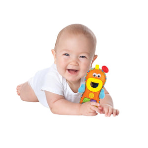 Bébé jouant avec le téléphone d'éveil Winfun